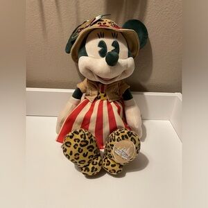 Minnie Mouse The Main Attraction Jungle Cruise Plush.